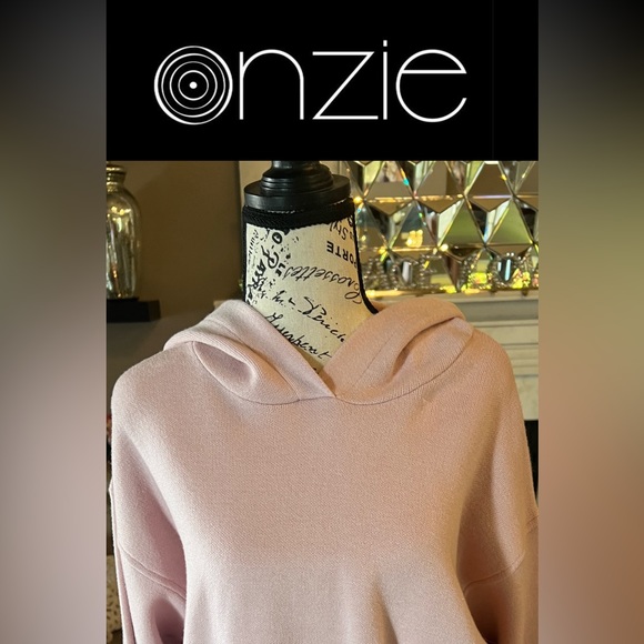 🆕 ONZIE Baby Pink M/L Crop Hoodie - Picture 3 of 17